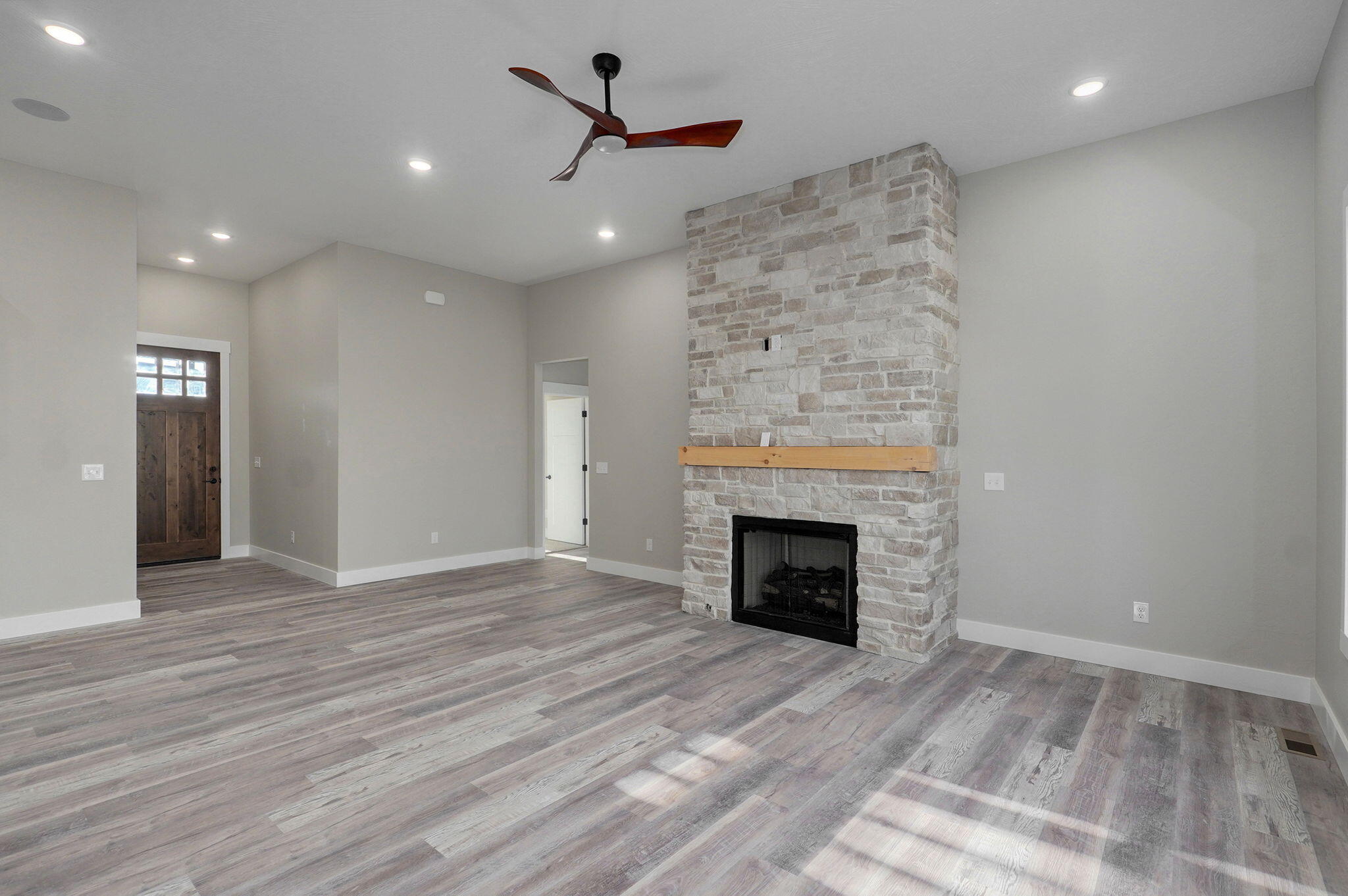 4874 South Sycamore Avenue Property Photo 9