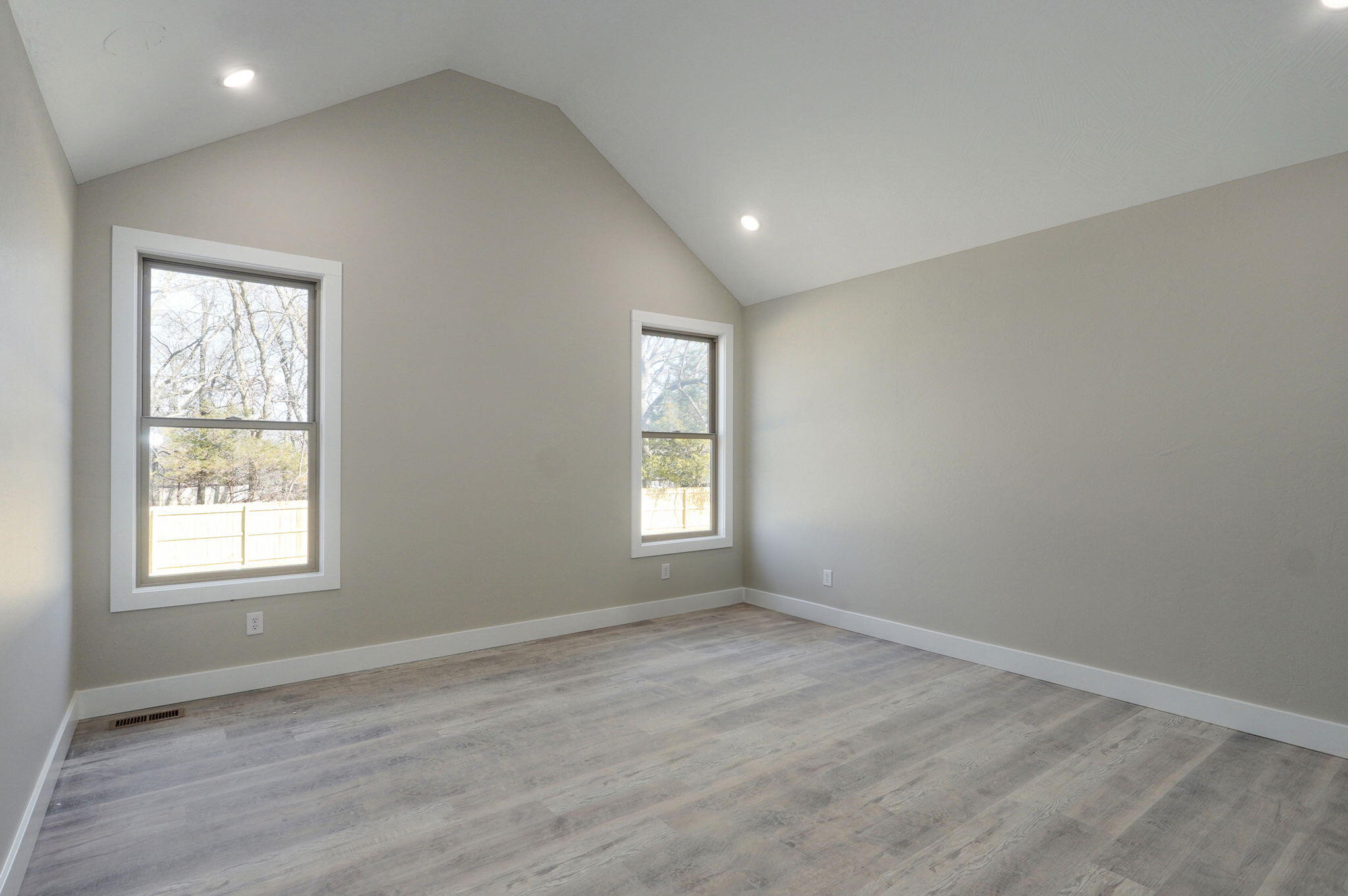 4874 South Sycamore Avenue Property Photo 10