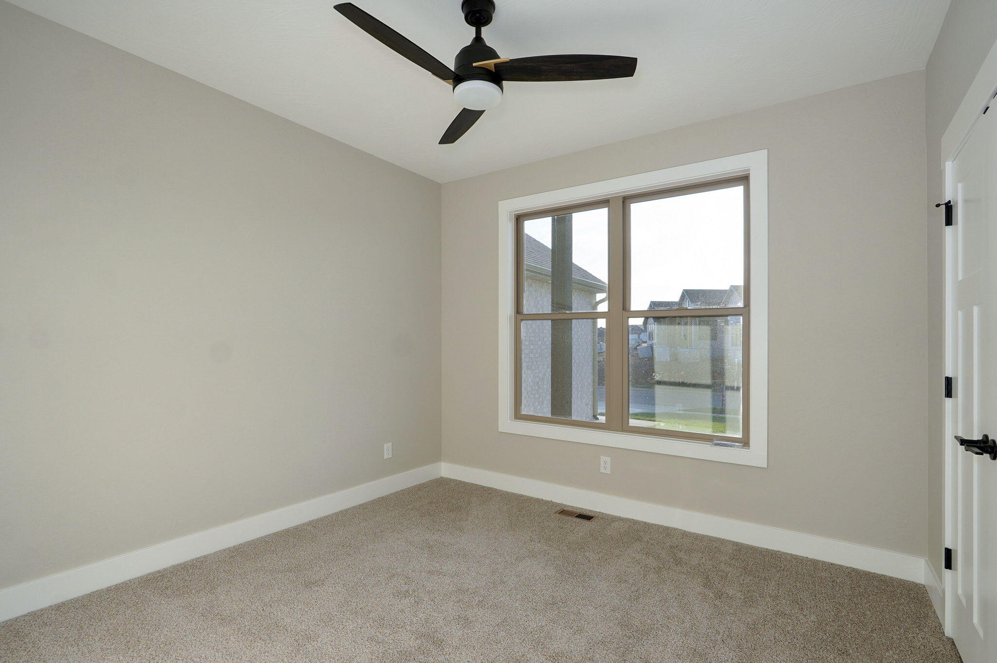 4874 South Sycamore Avenue Property Photo 13