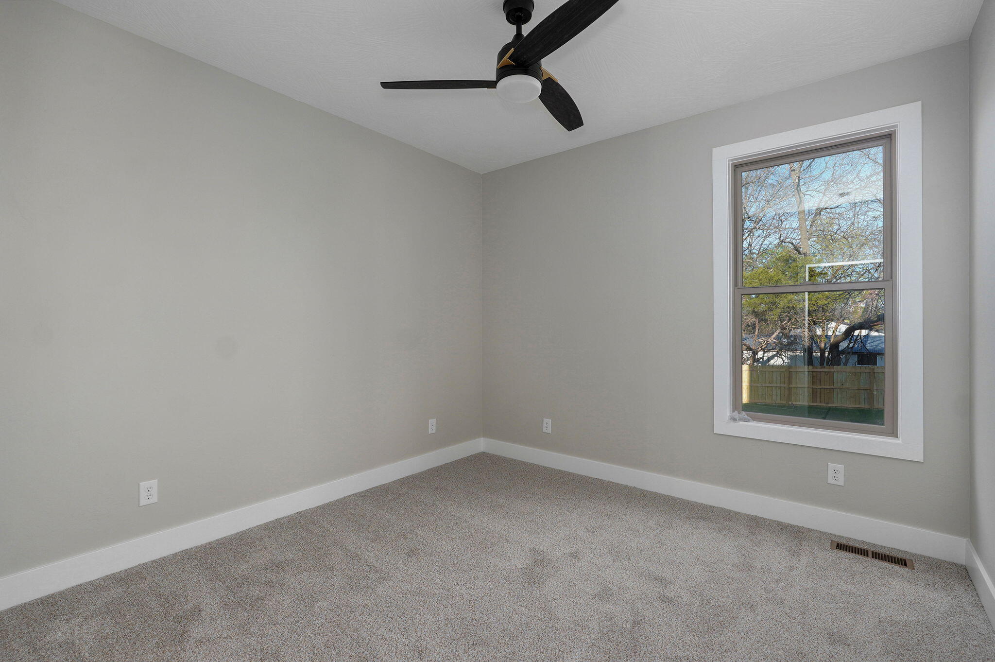 4874 South Sycamore Avenue Property Photo 15