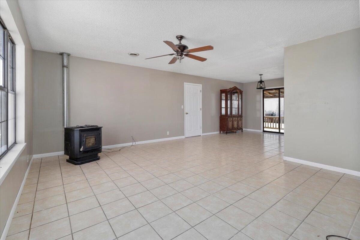 301 Luyster Street Property Photo 3