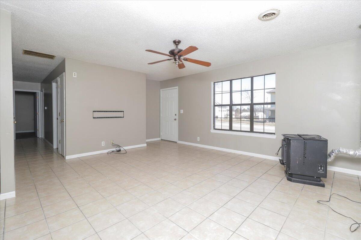 301 Luyster Street Property Photo 4