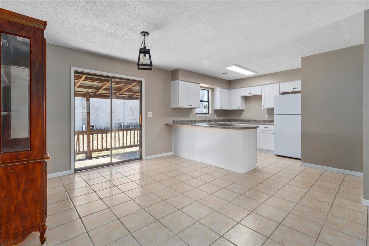 301 Luyster Street Property Photo 5
