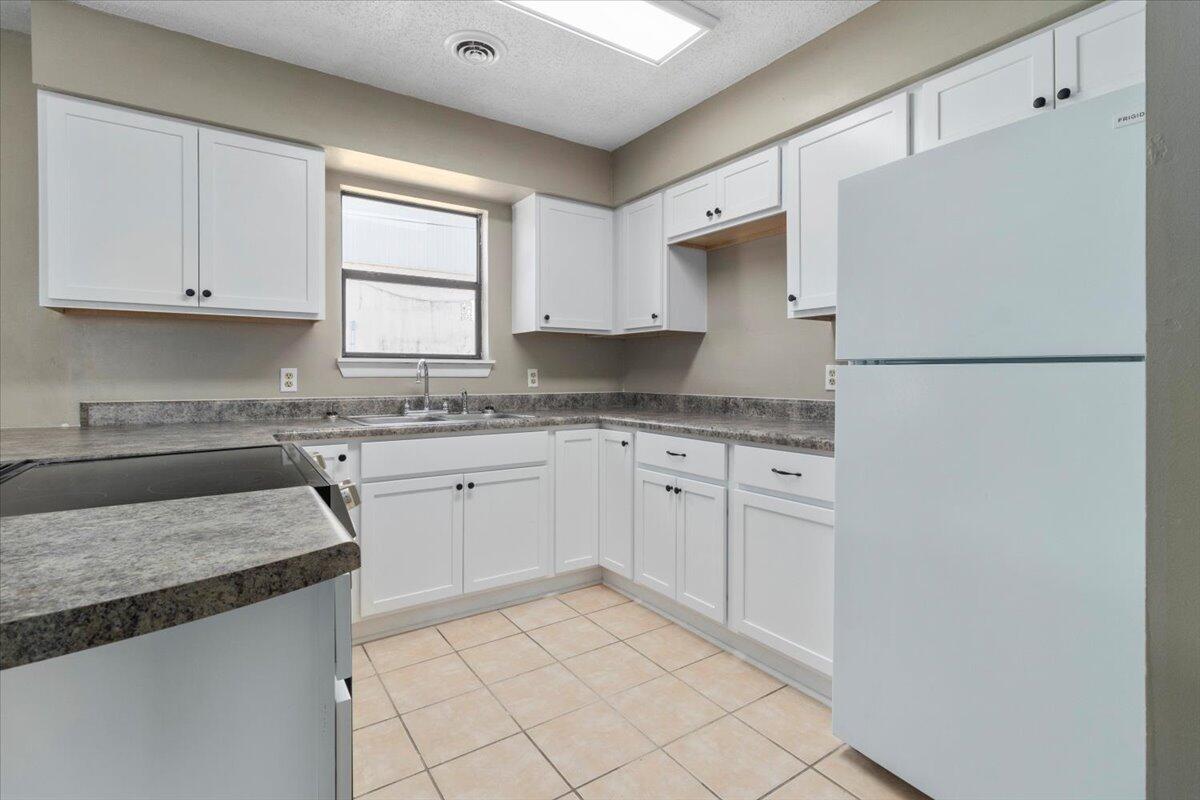 301 Luyster Street Property Photo 7