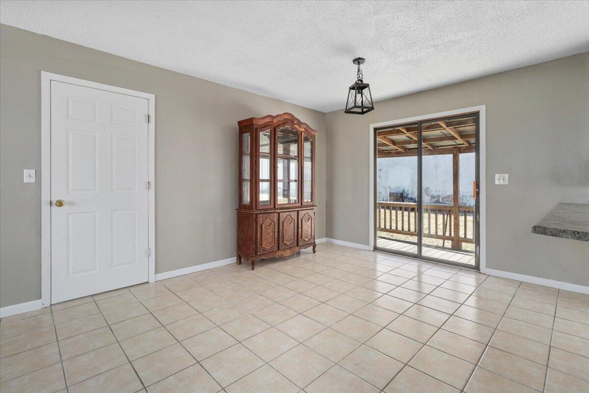 301 Luyster Street Property Photo 8