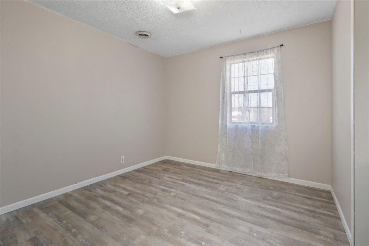 301 Luyster Street Property Photo 10