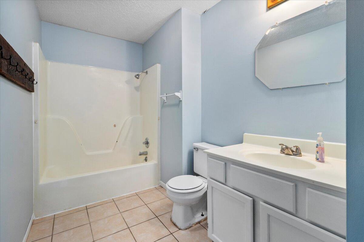 301 Luyster Street Property Photo 12