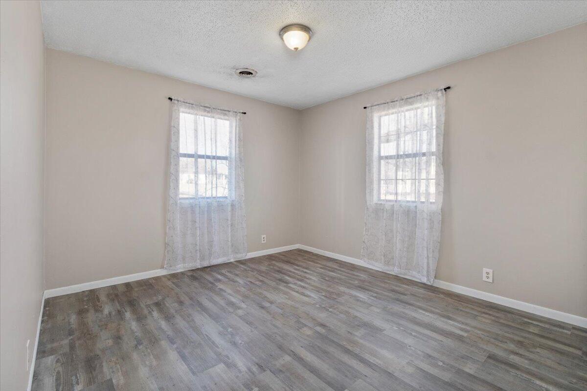 301 Luyster Street Property Photo 14