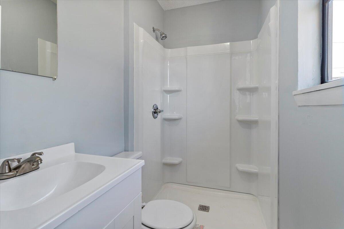 301 Luyster Street Property Photo 18