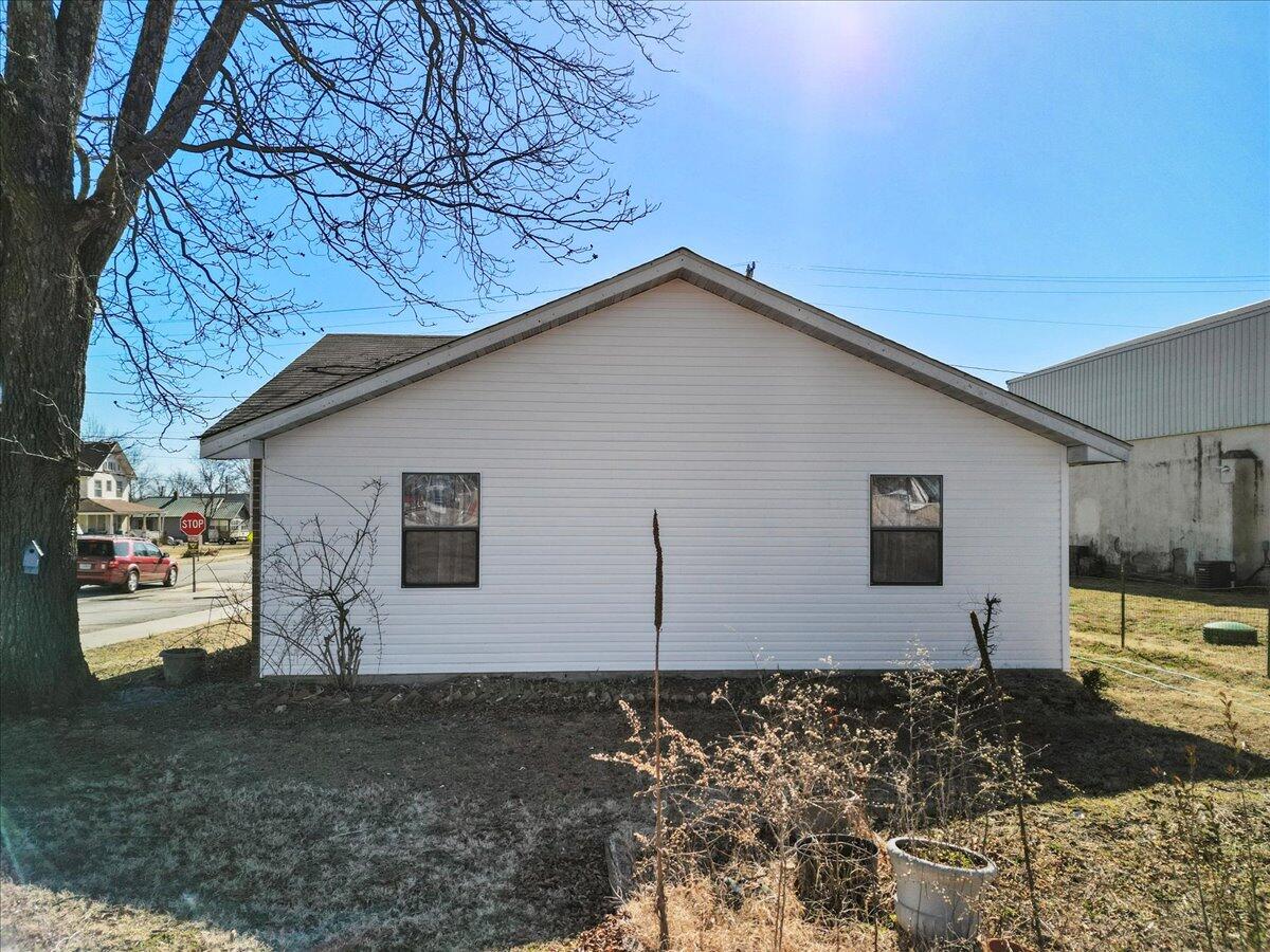 301 Luyster Street Property Photo 22