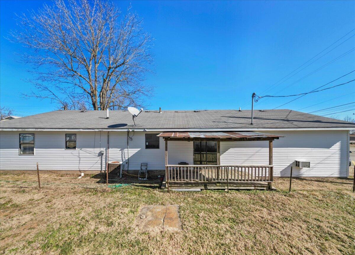 301 Luyster Street Property Photo 23