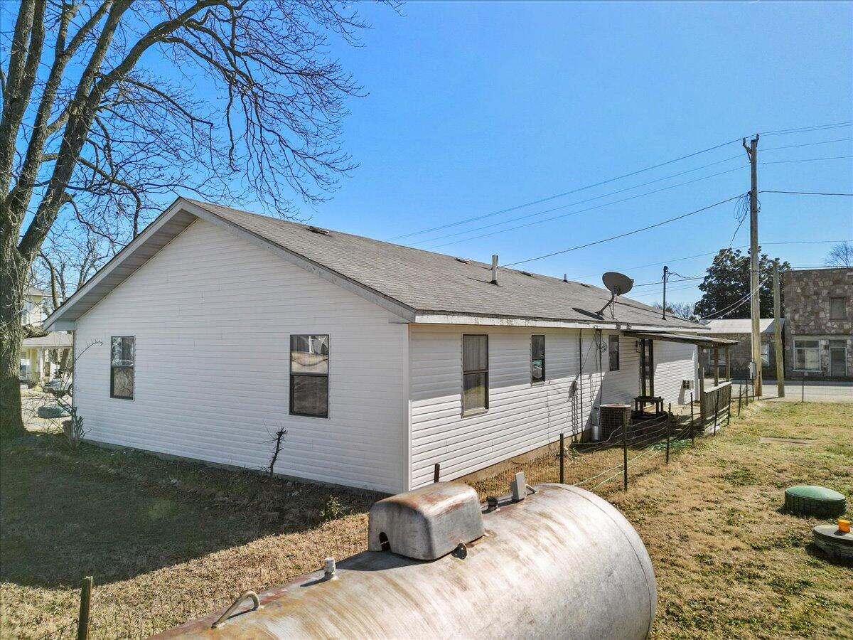 301 Luyster Street Property Photo 24