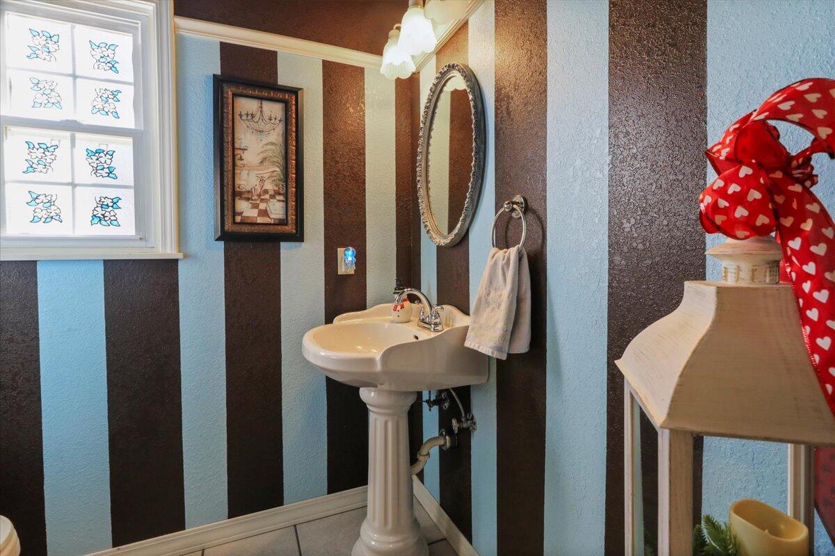1078 Private Road 8572 Property Photo 15