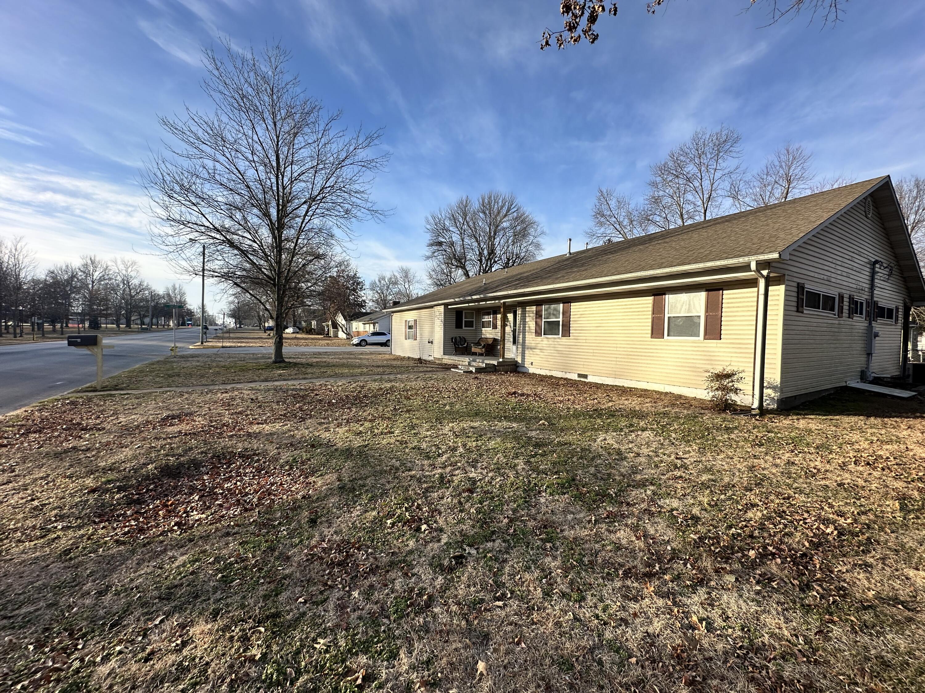 1845 South Grand Avenue Property Photo 2