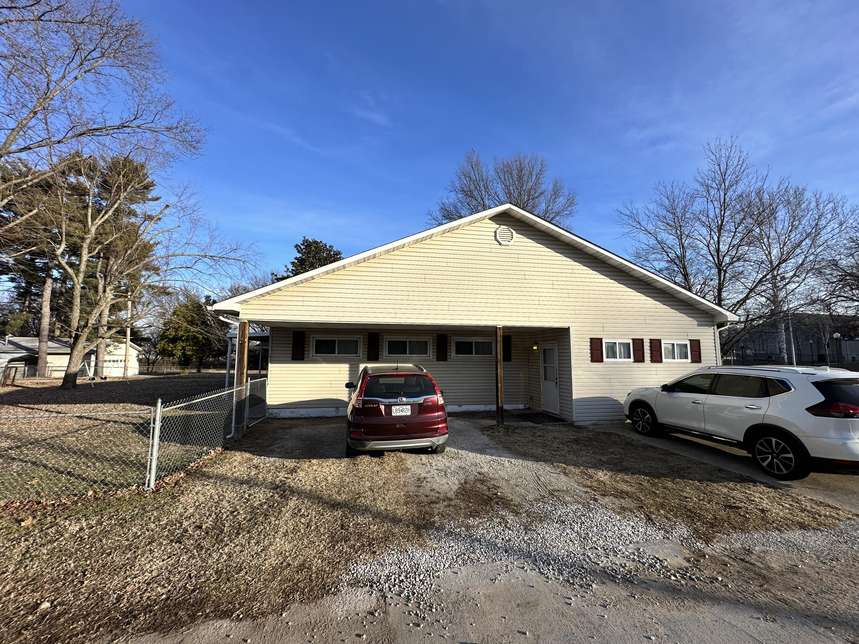 1845 South Grand Avenue Property Photo 4