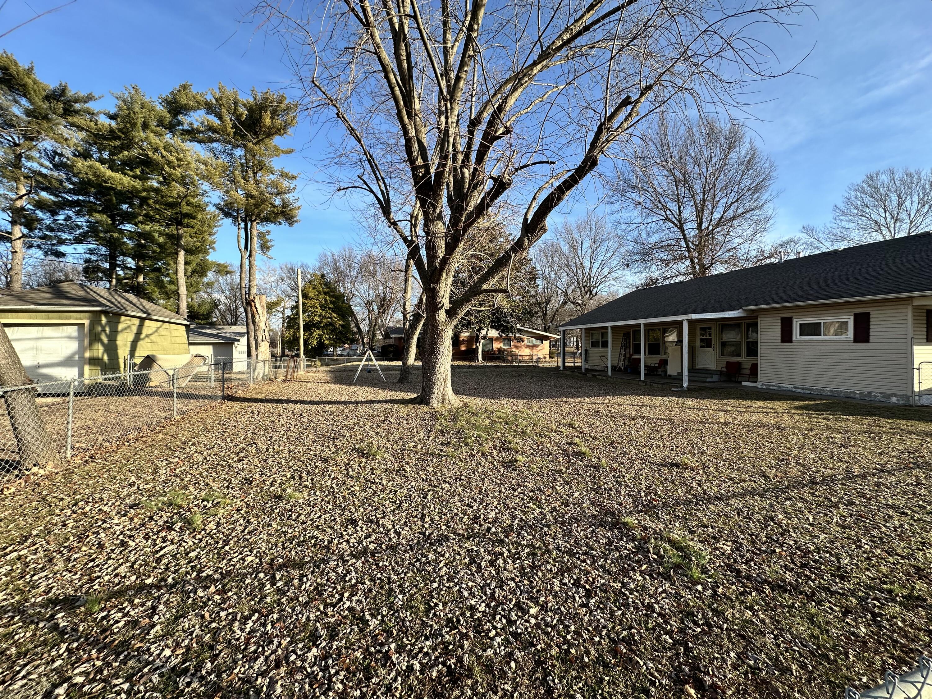 1845 South Grand Avenue Property Photo 8