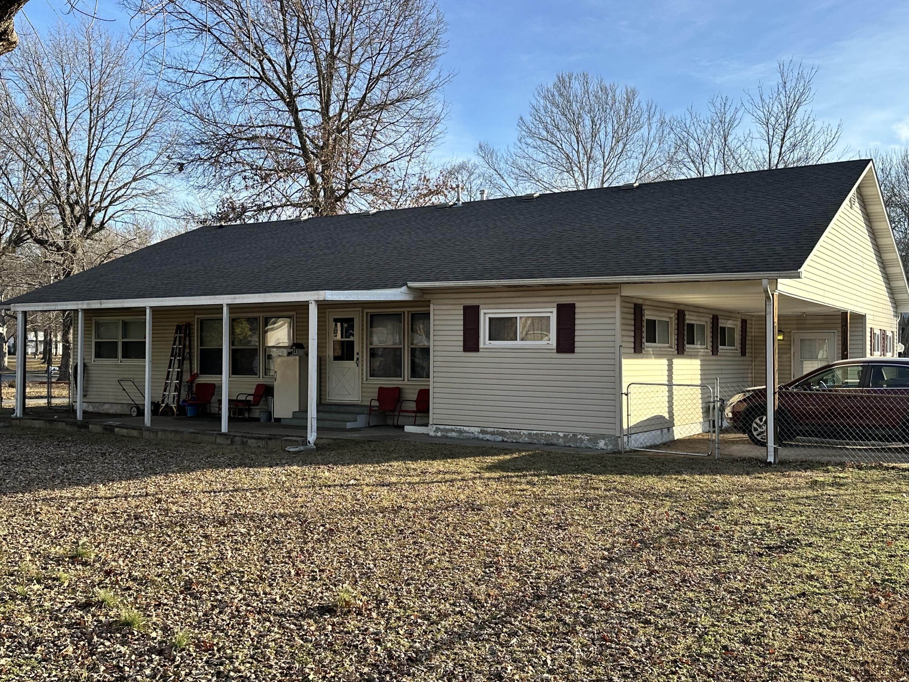 1845 South Grand Avenue Property Photo 9