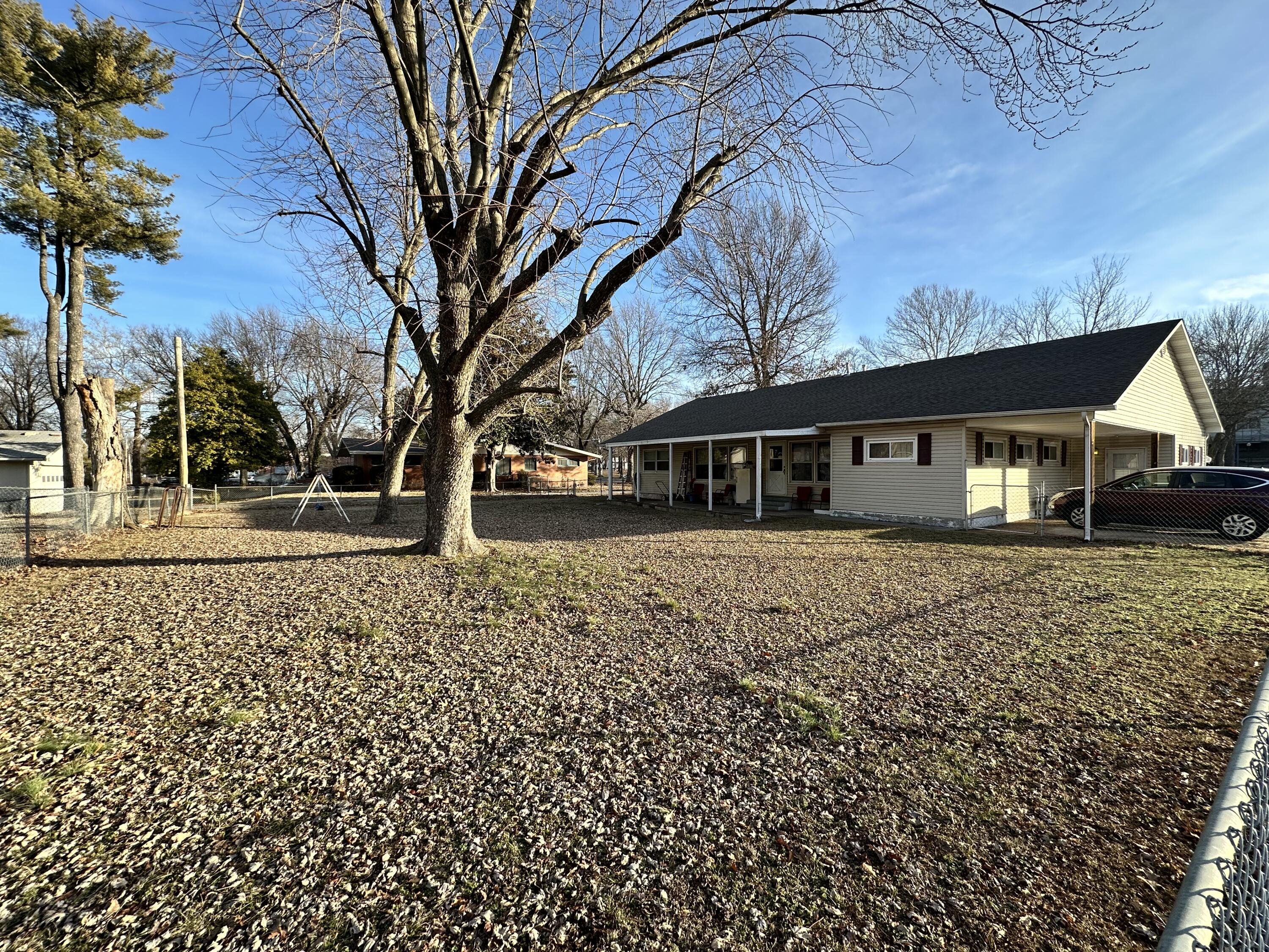 1845 South Grand Avenue Property Photo 10