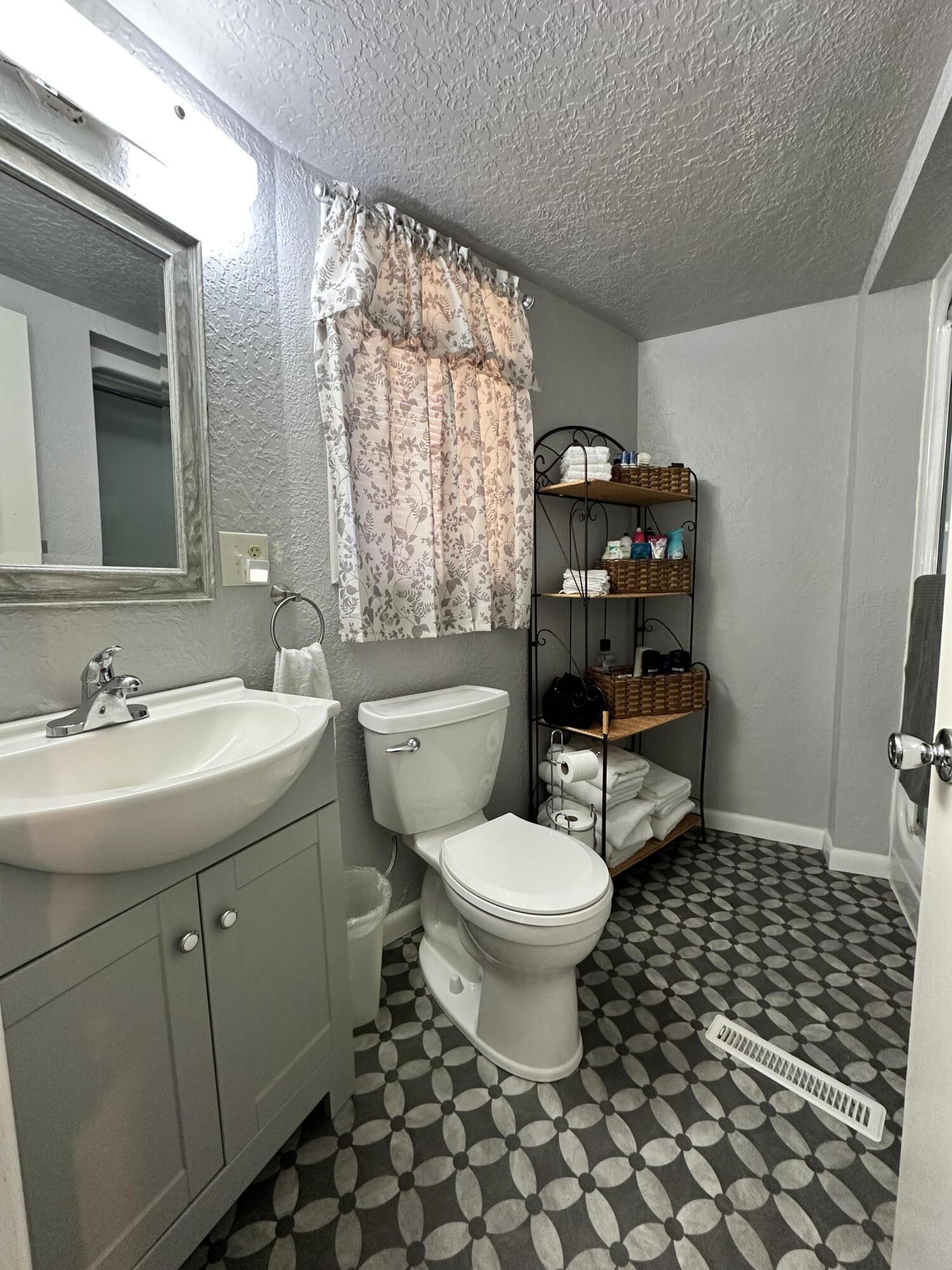 1845 South Grand Avenue Property Photo 28
