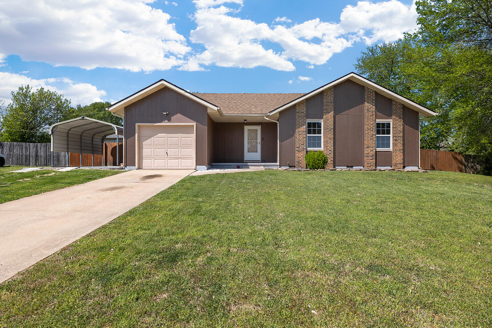 119 West New Melville Road Property Photo