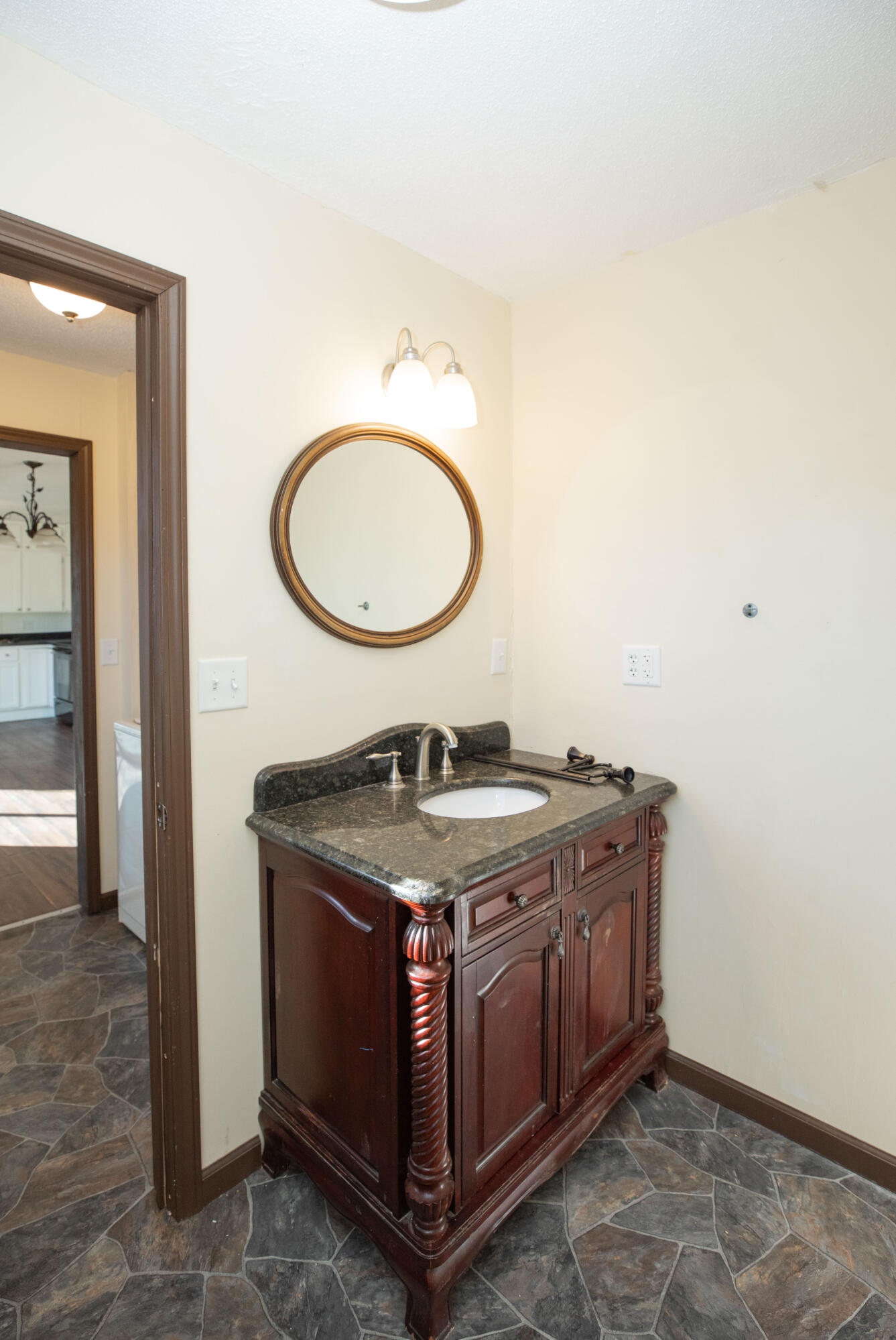 602 South Sarah Street Property Photo 10