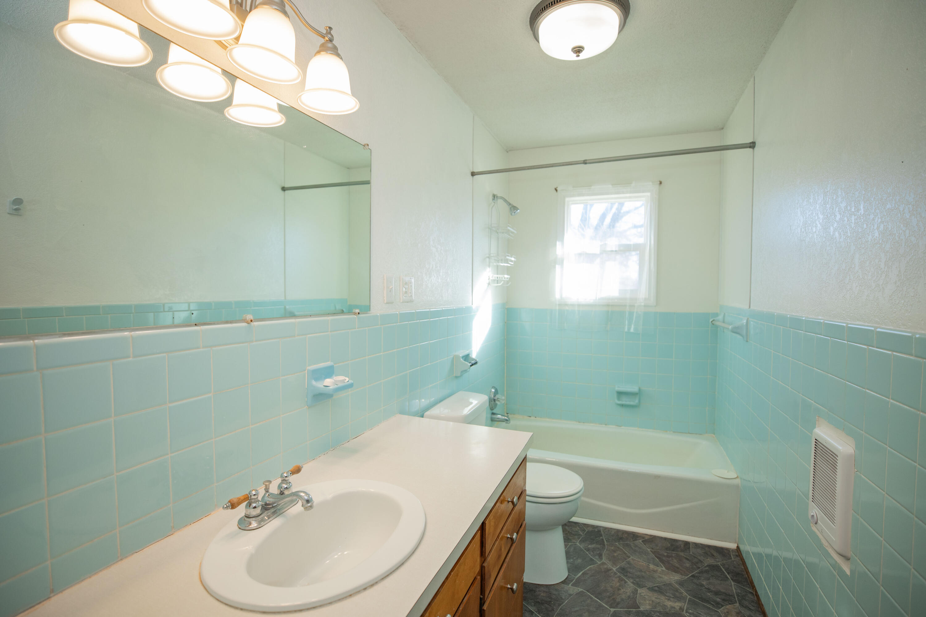 602 South Sarah Street Property Photo 12