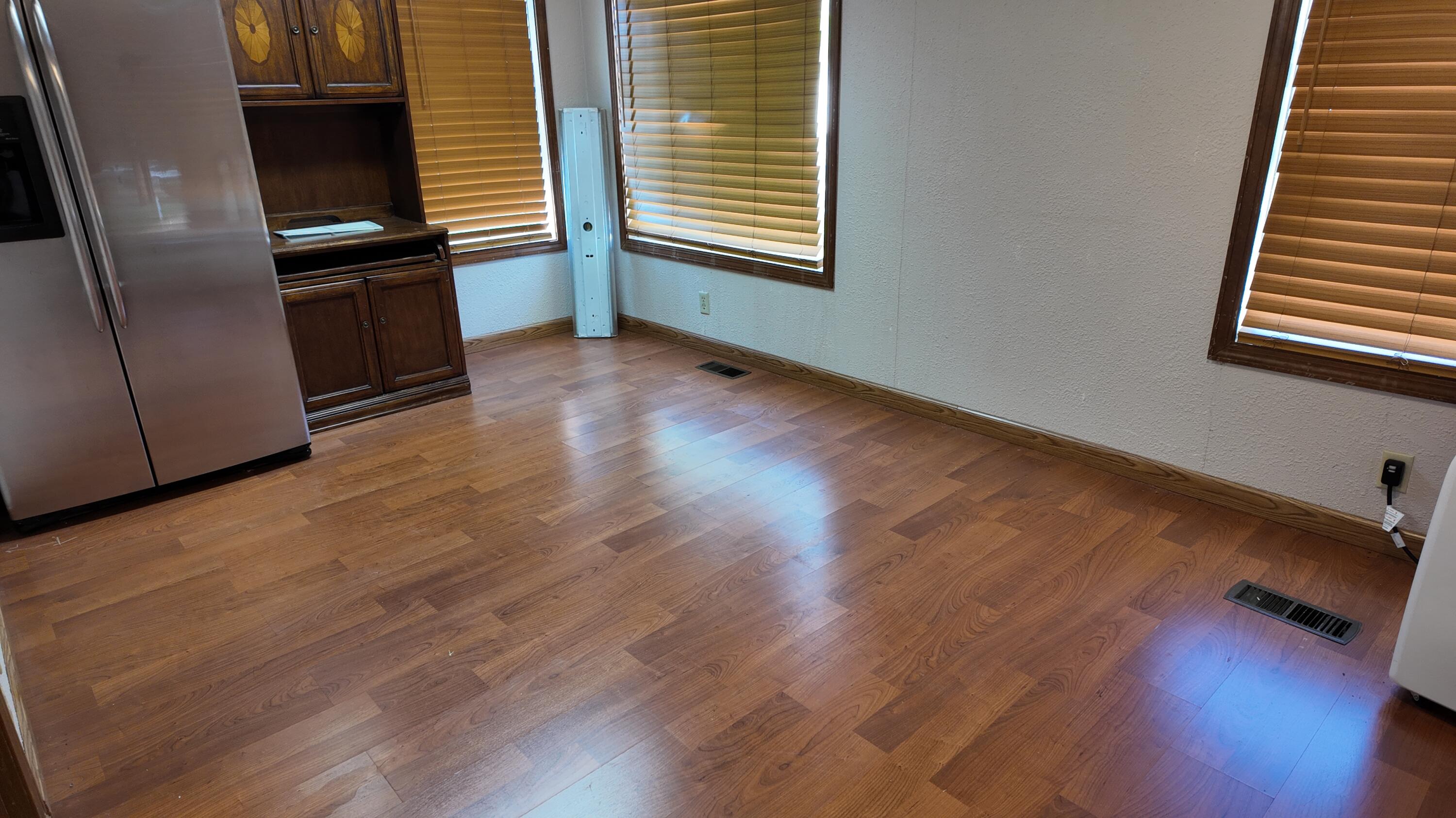 114 West Adams Property Photo 3