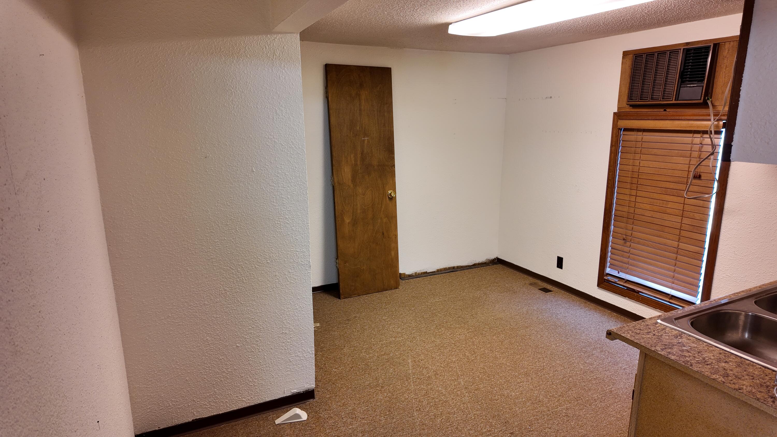 114 West Adams Property Photo 4