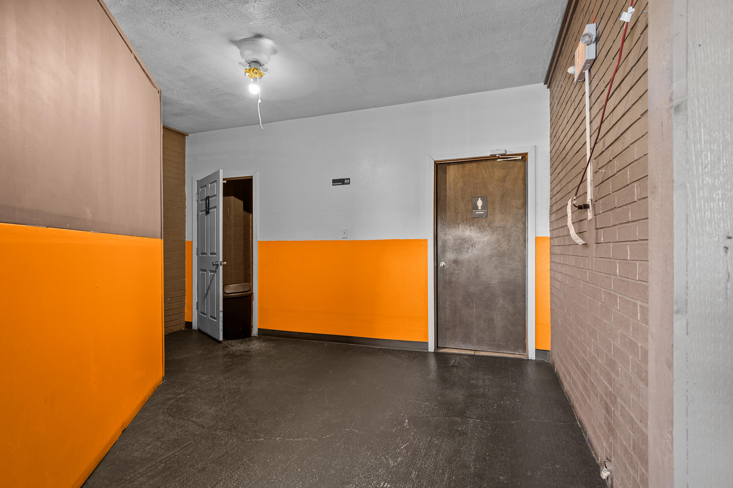 451-455 Sw Highway 60 Property Photo 10