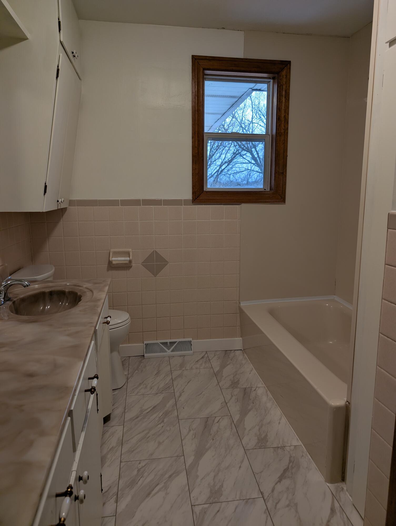 600 North Main Street Property Photo 30