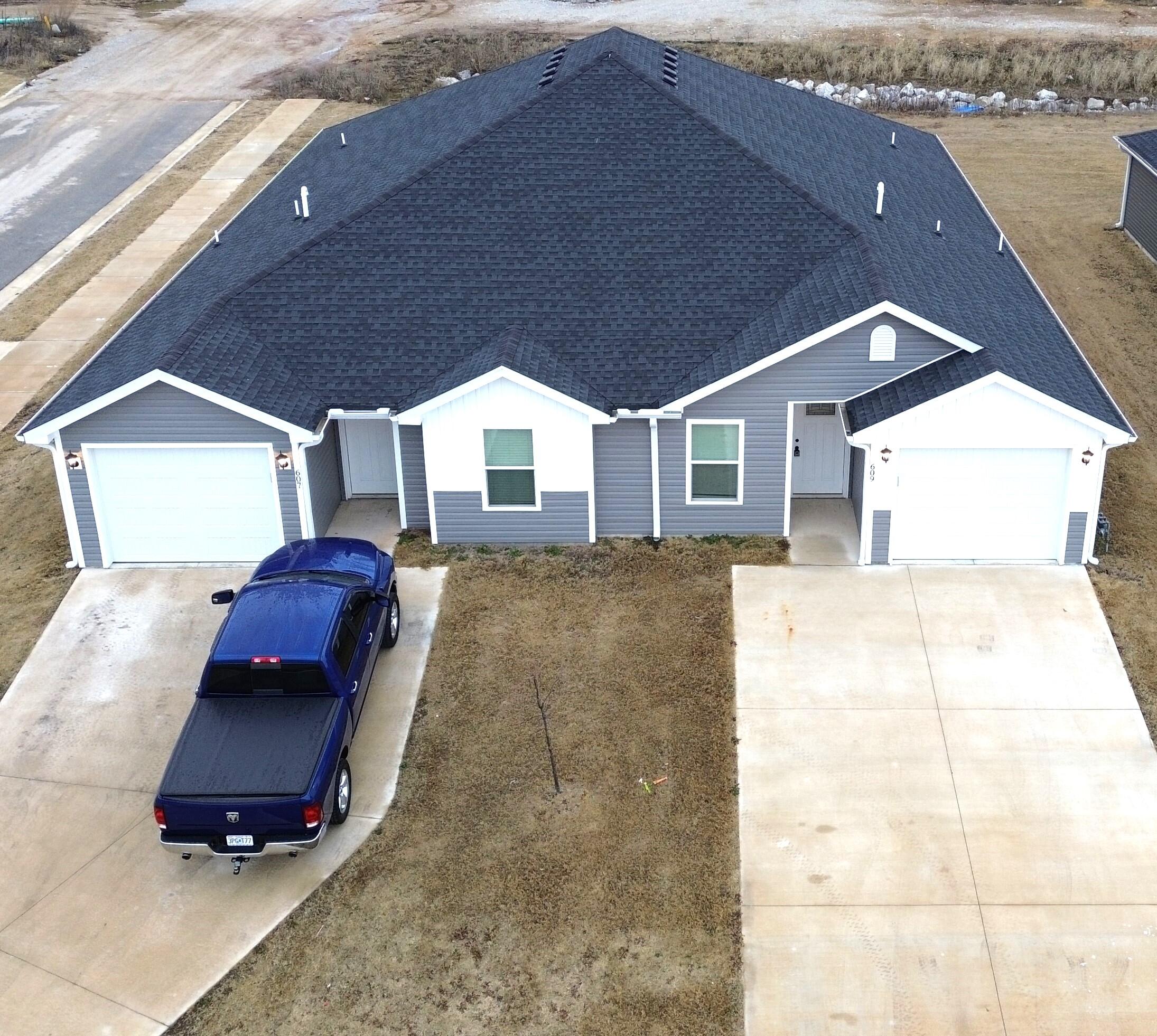 607-609 Short Leaf Lane Property Photo 1