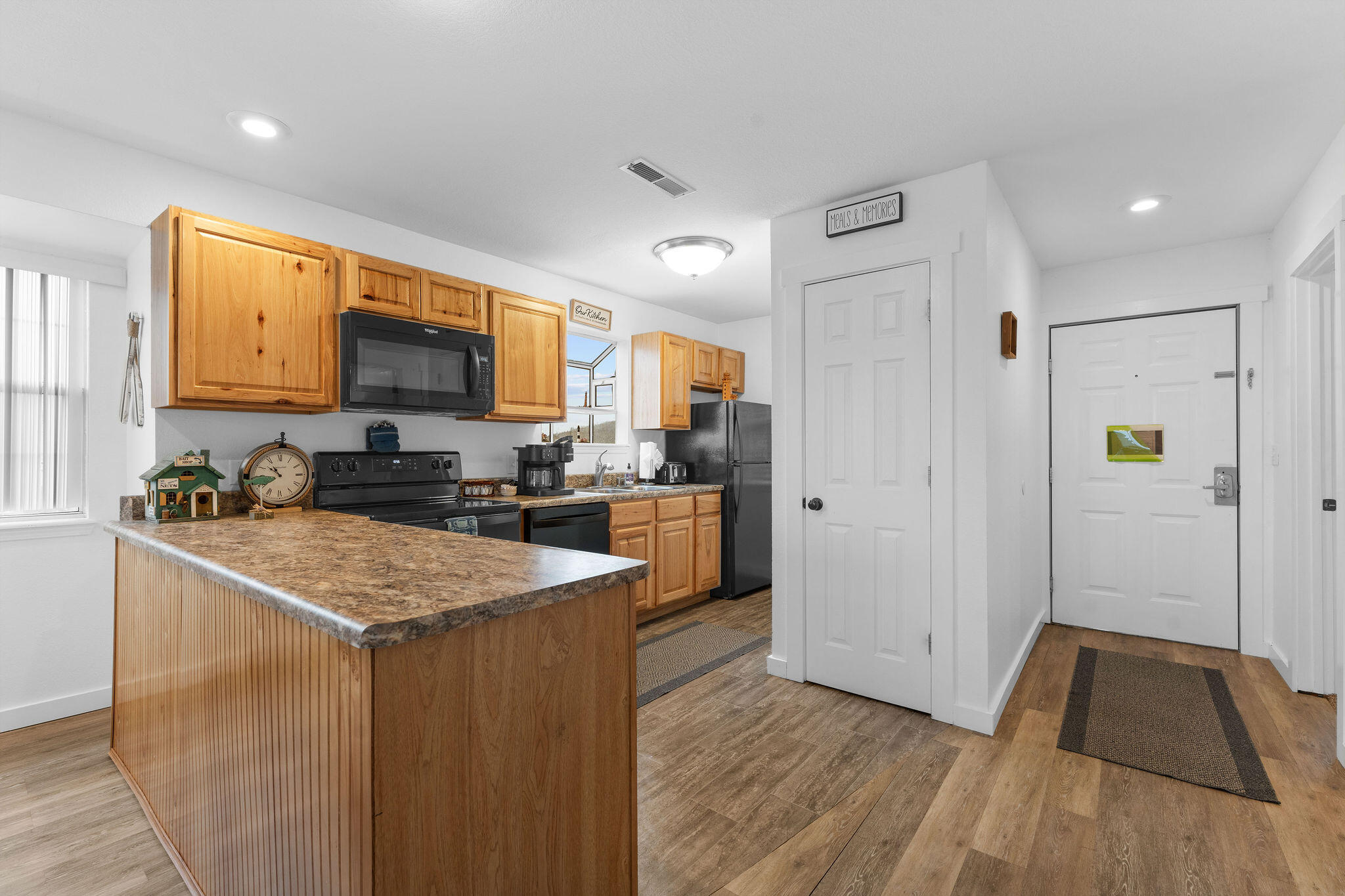 38 Lantern Bay Lane Property Photo 4