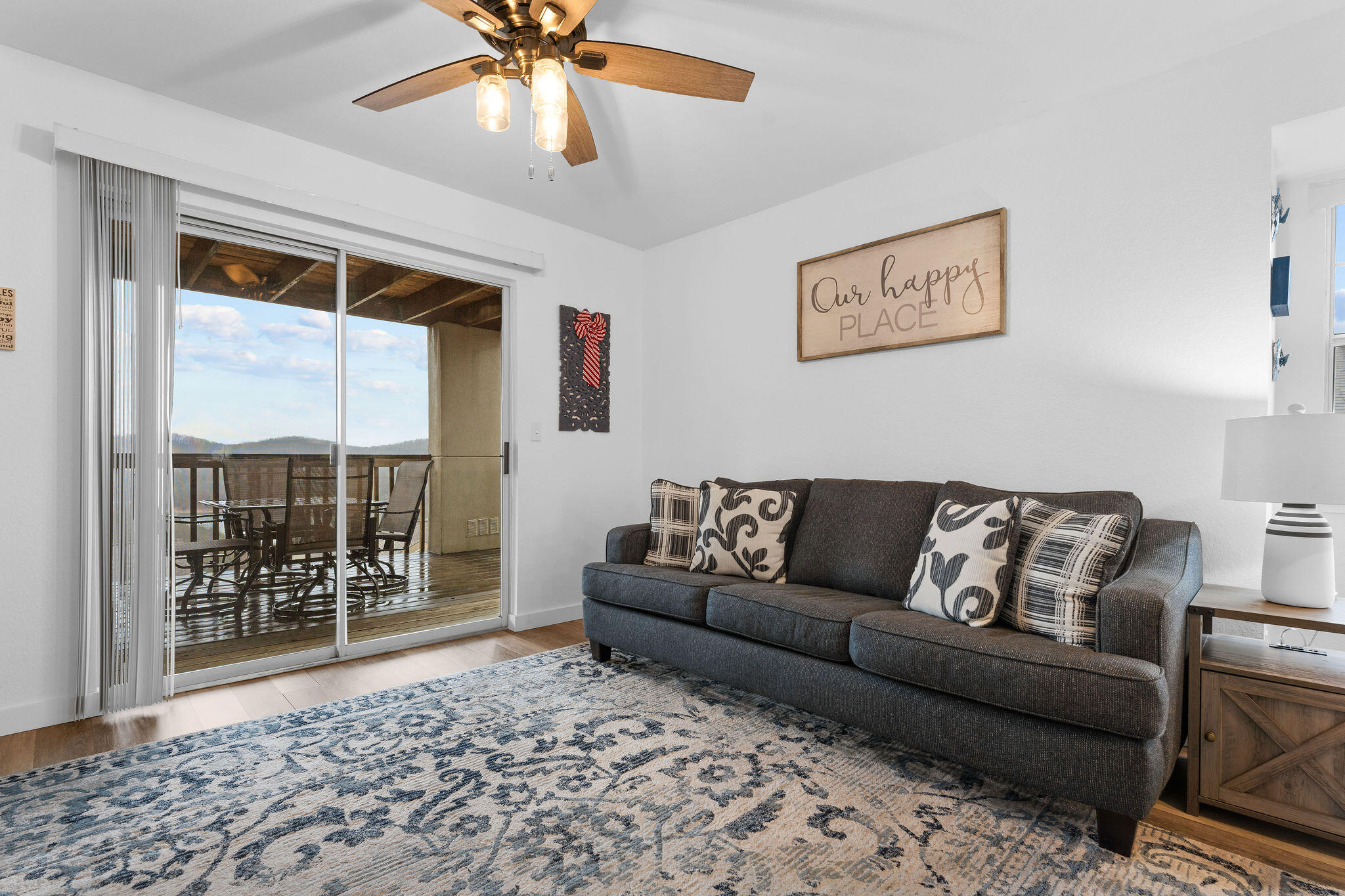 38 Lantern Bay Lane Property Photo 10