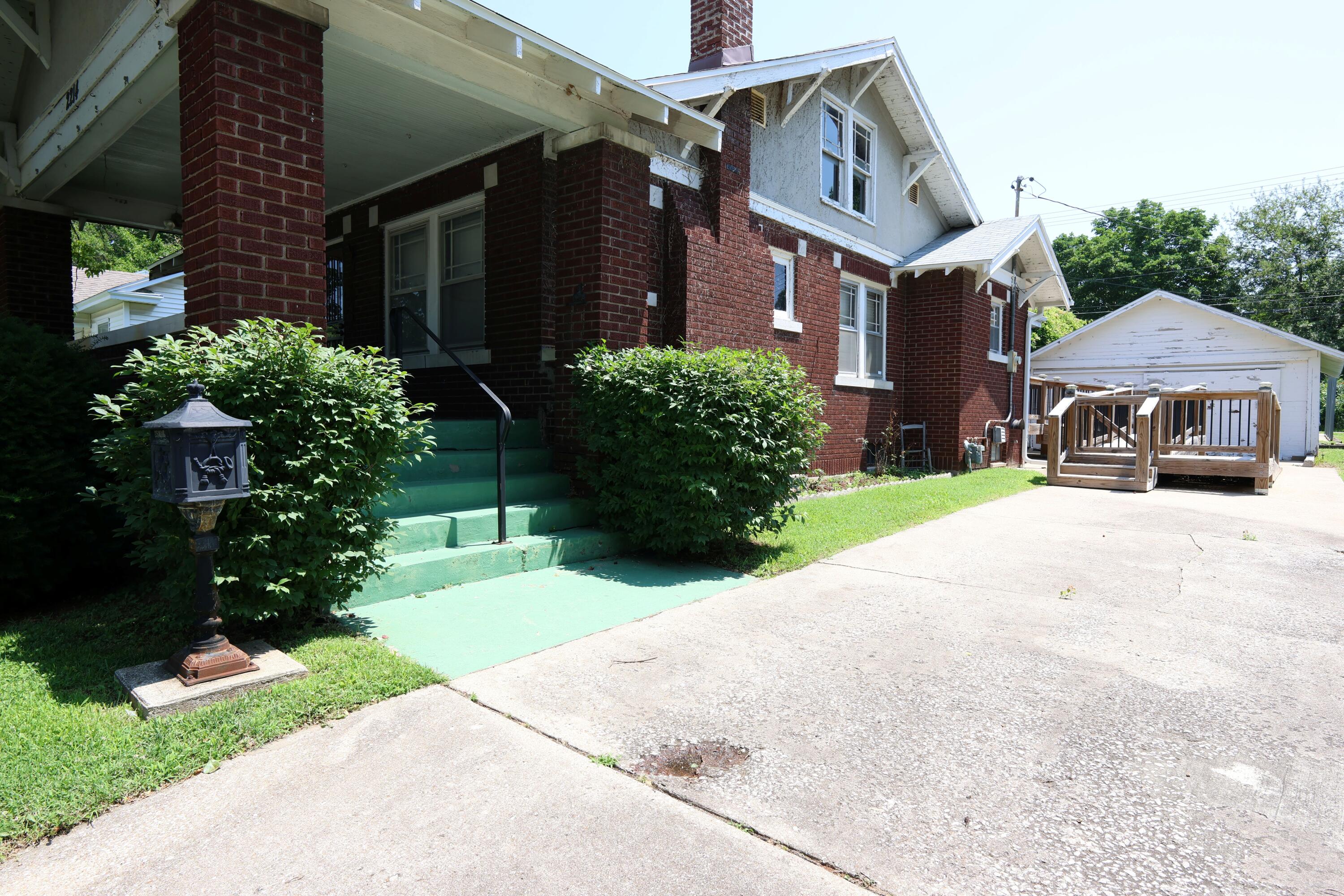2214 North National Avenue Property Photo 4