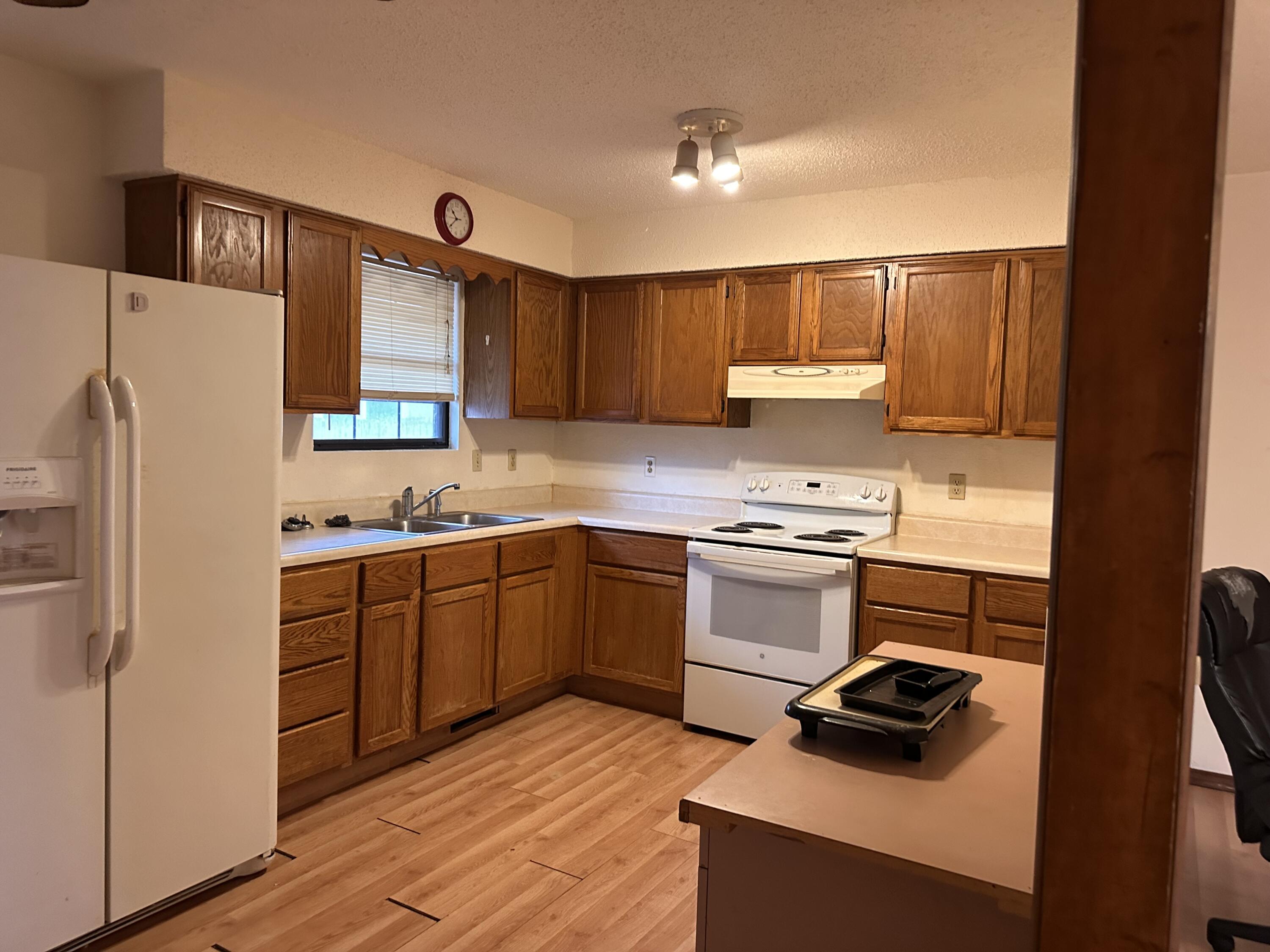 1738 North Oak Grove Avenue Property Photo 2