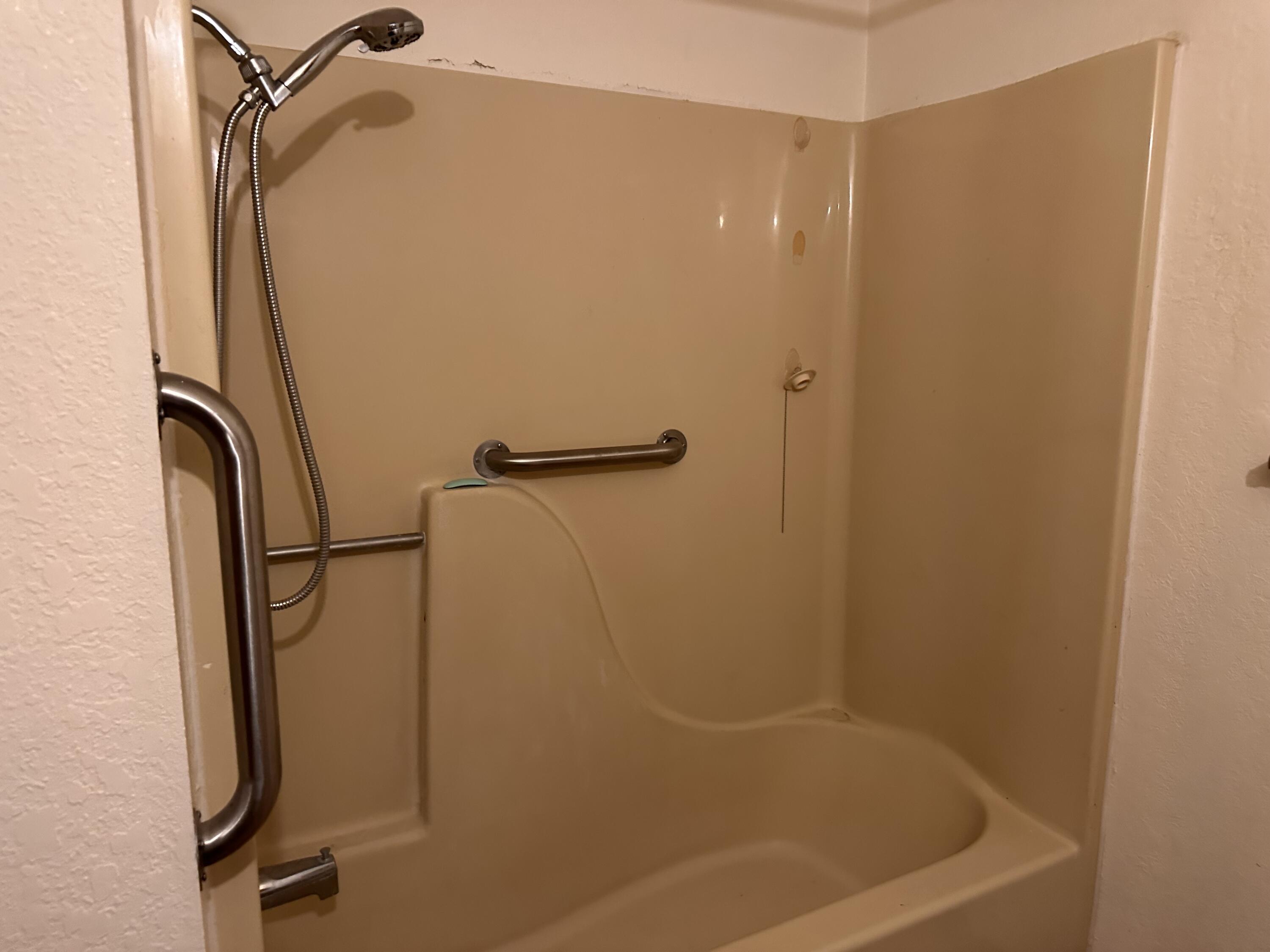 1738 North Oak Grove Avenue Property Photo 14