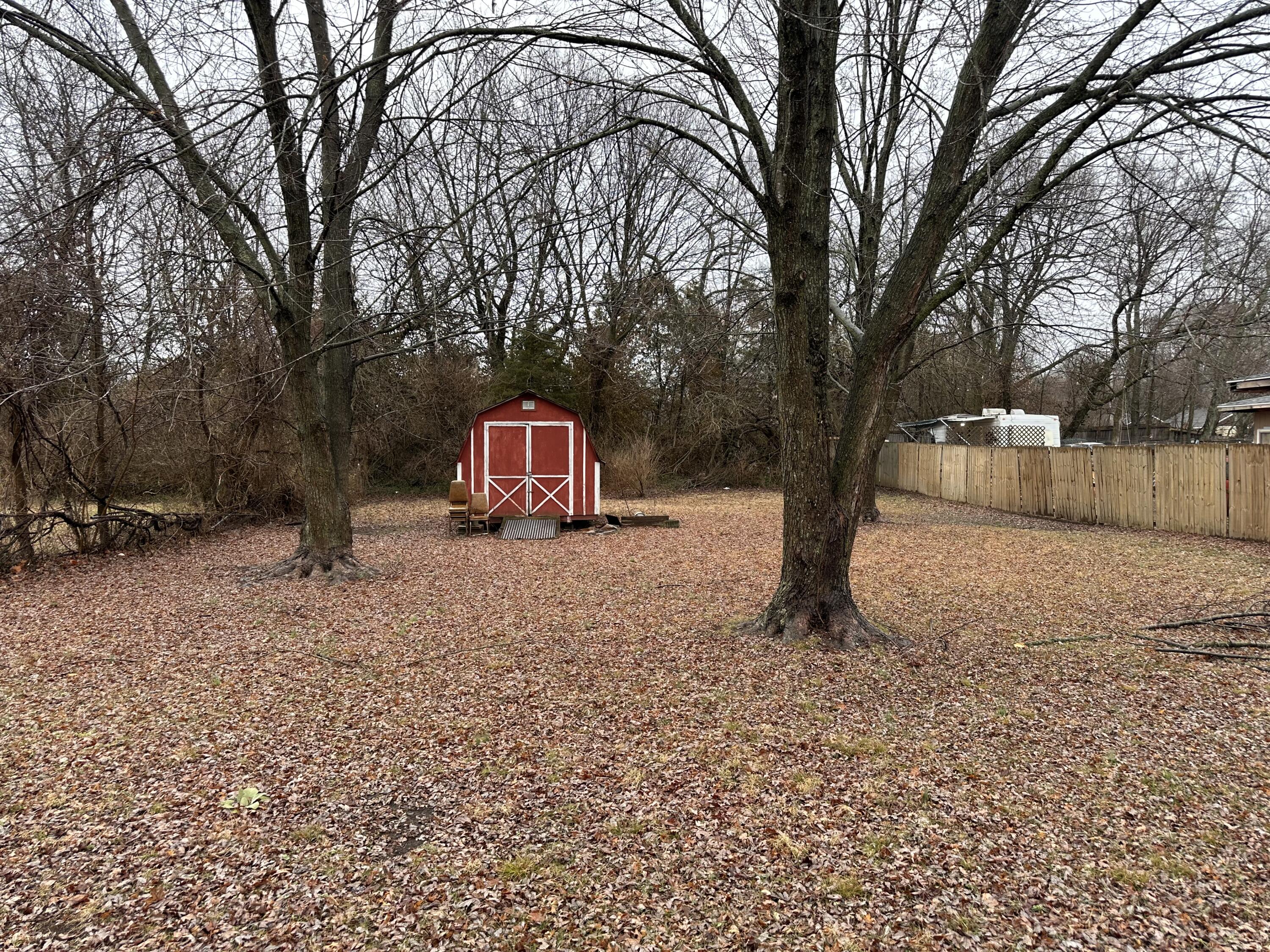 1738 North Oak Grove Avenue Property Photo 18