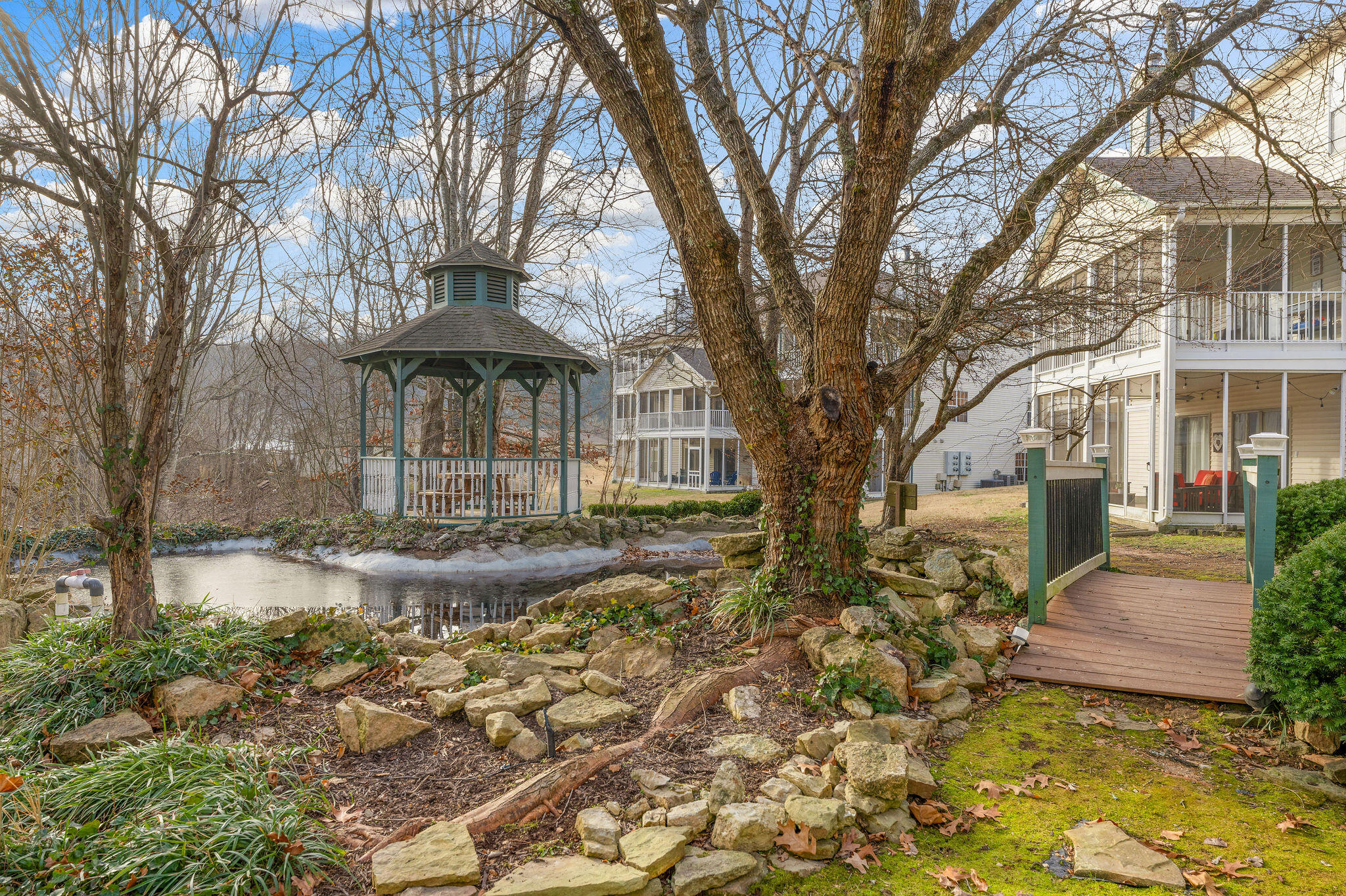 127 The Bluffs Property Photo 11