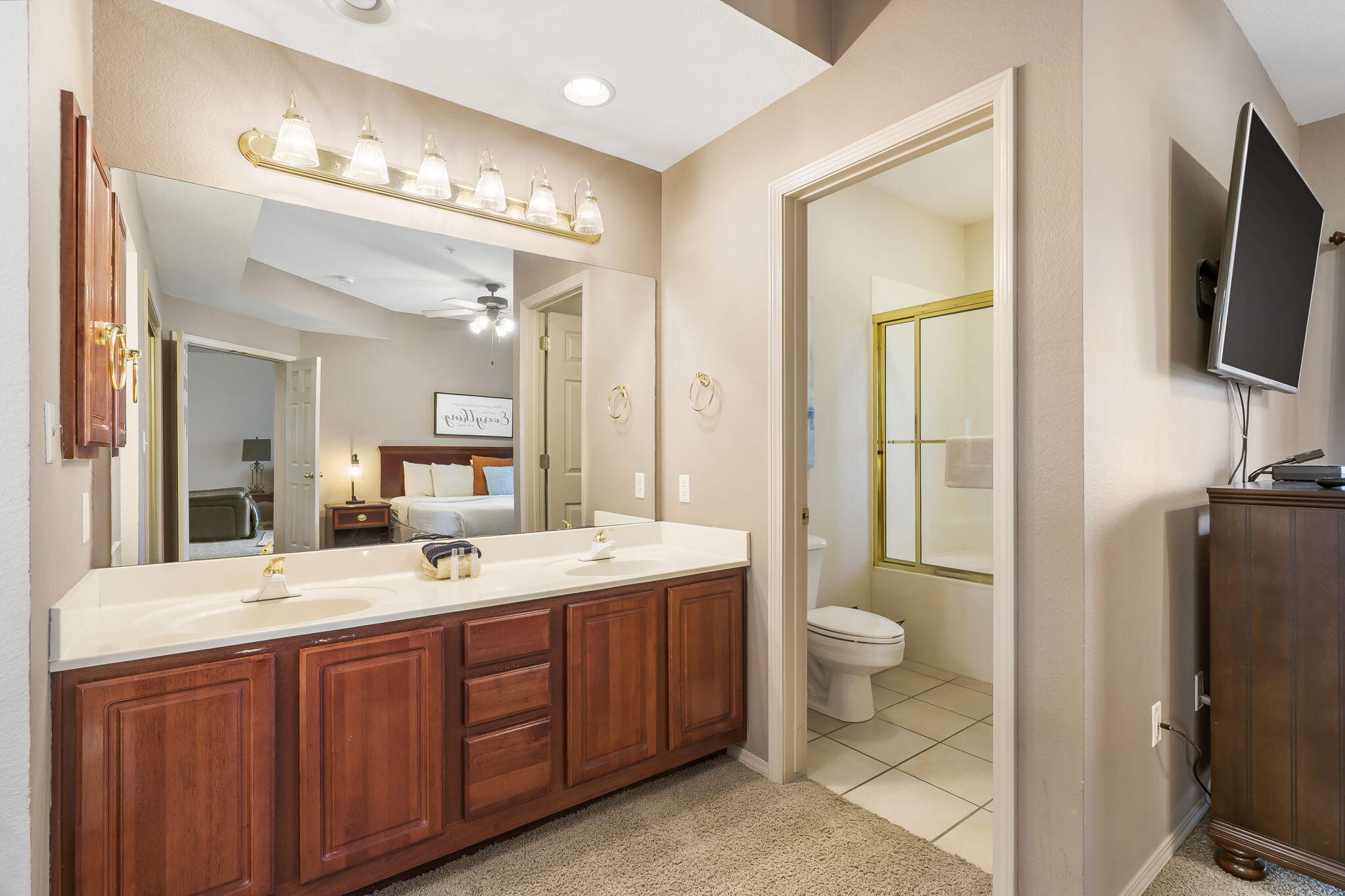300 Glory Road Property Photo 16