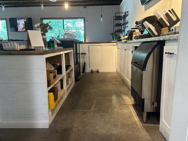 200 Highlandville Road Property Photo 17