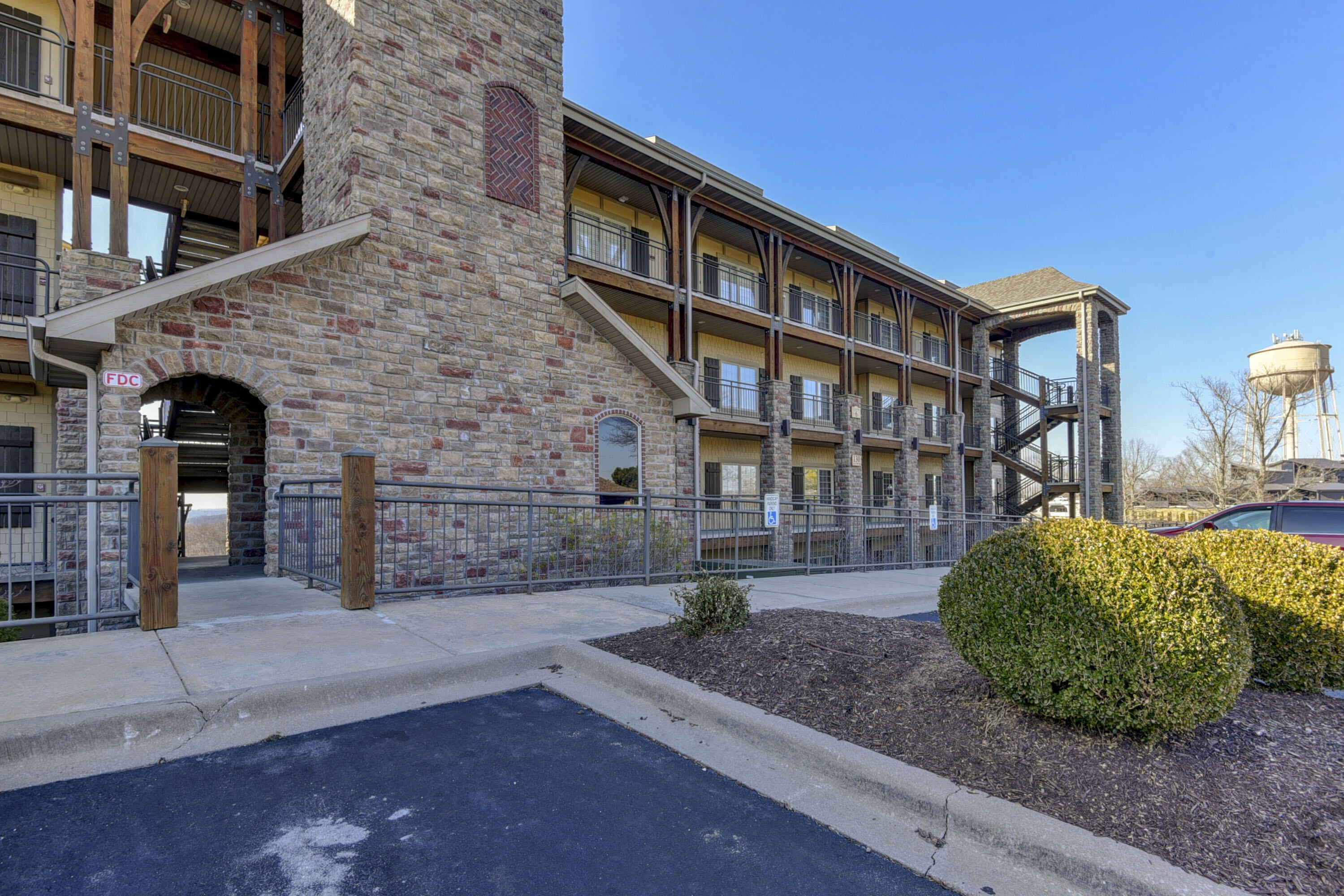 130 Royal Vista Drive Unit 605 Property Photo 2