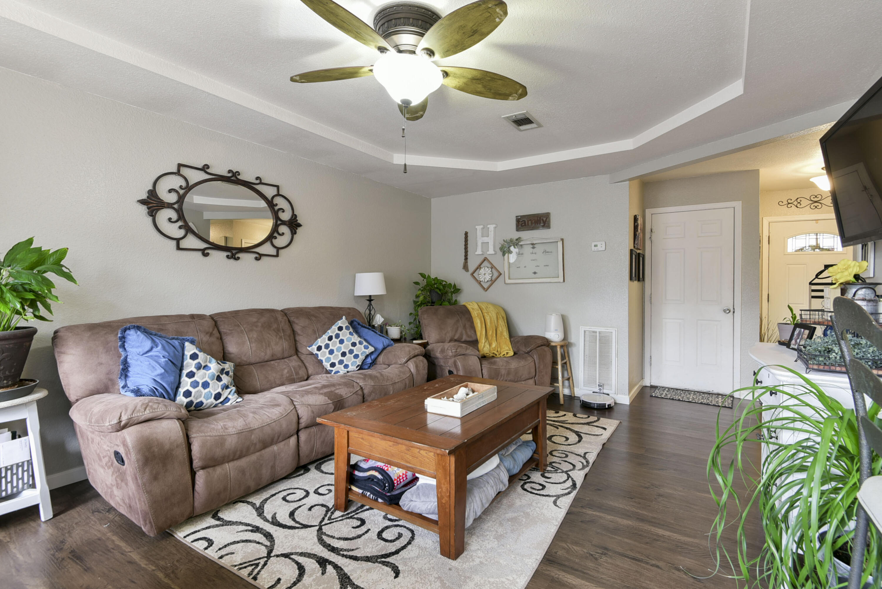 215 Eric Drive Property Photo 2