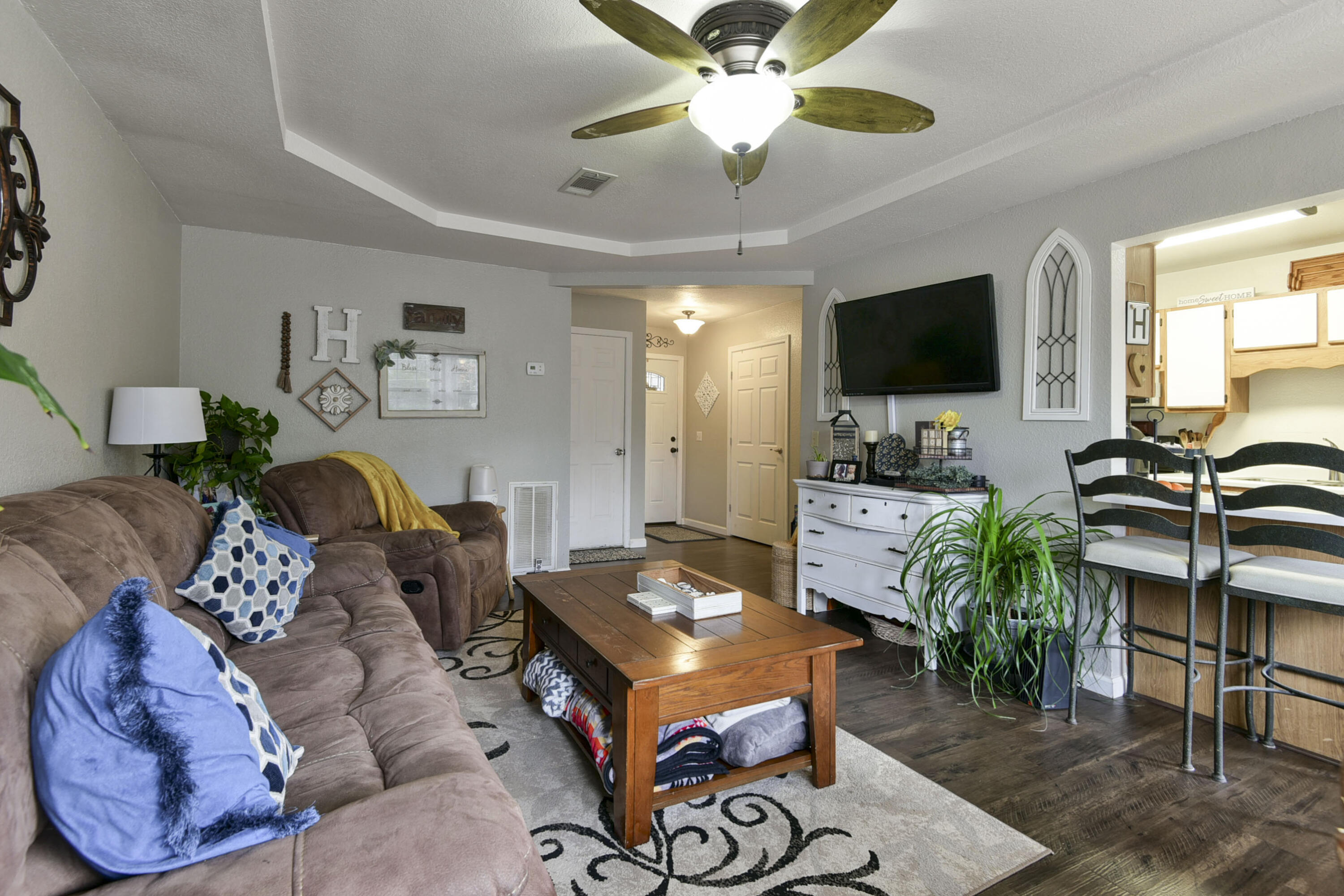 215 Eric Drive Property Photo 3
