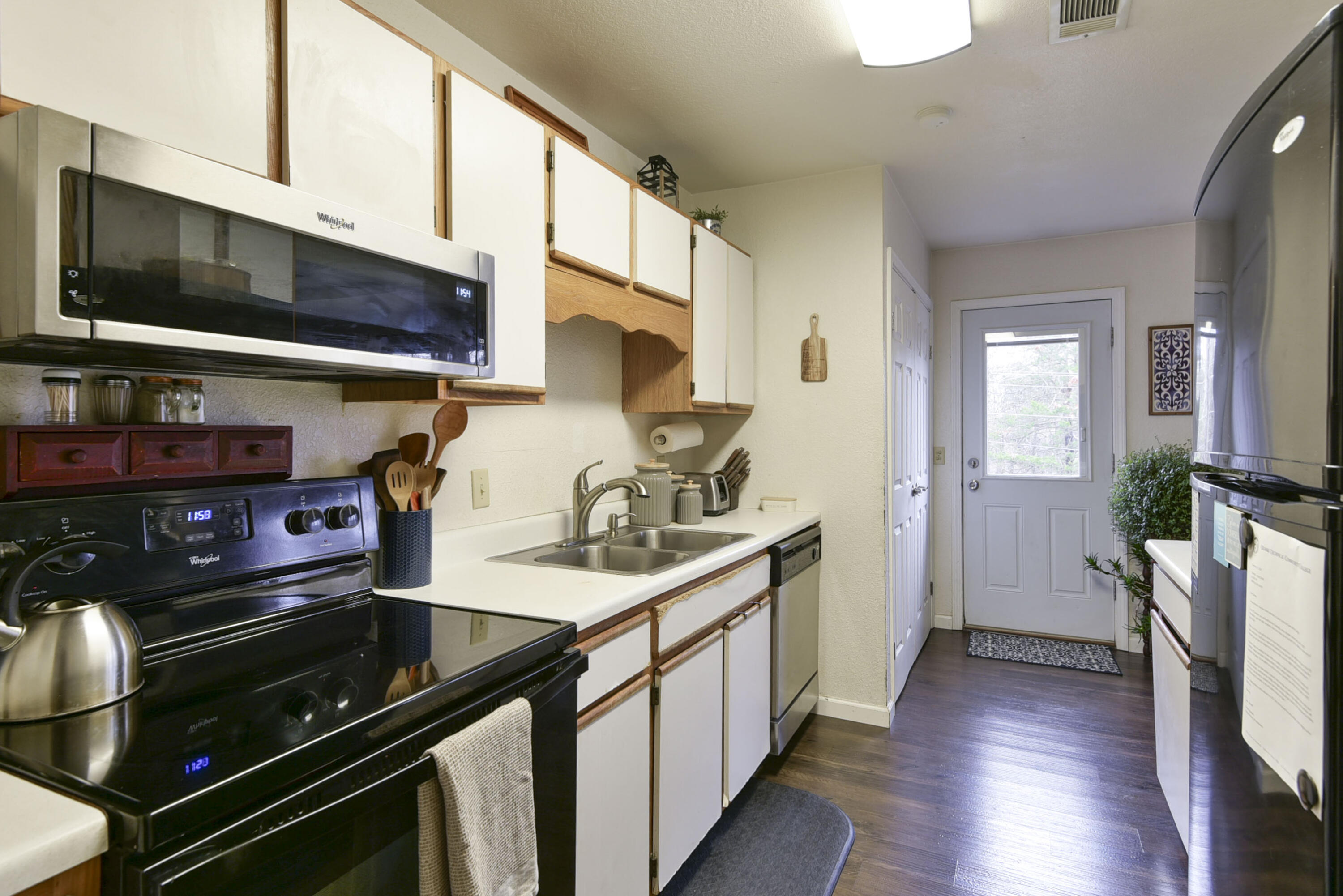 215 Eric Drive Property Photo 8