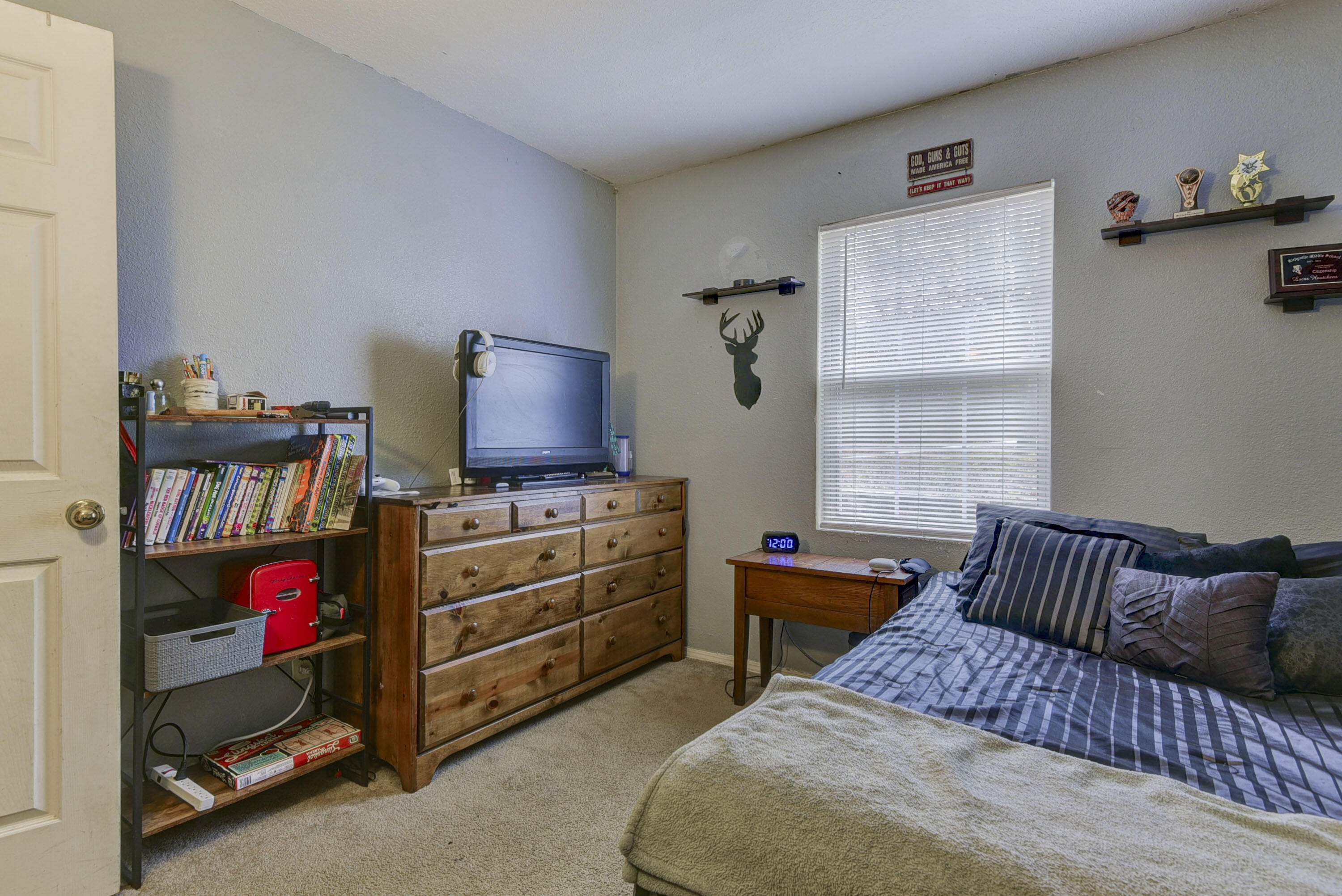 215 Eric Drive Property Photo 16