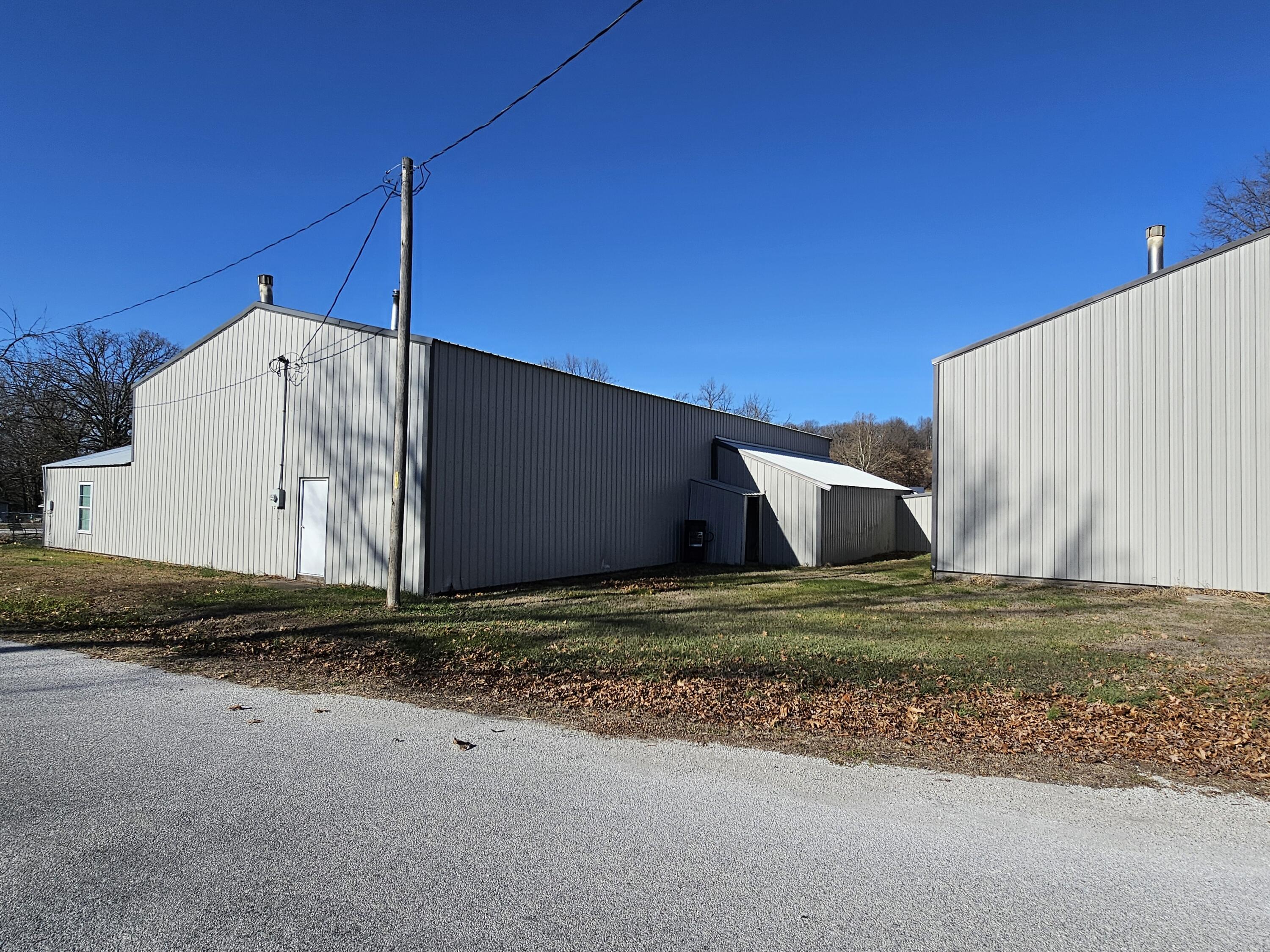 000 Iris Road Property Photo 6