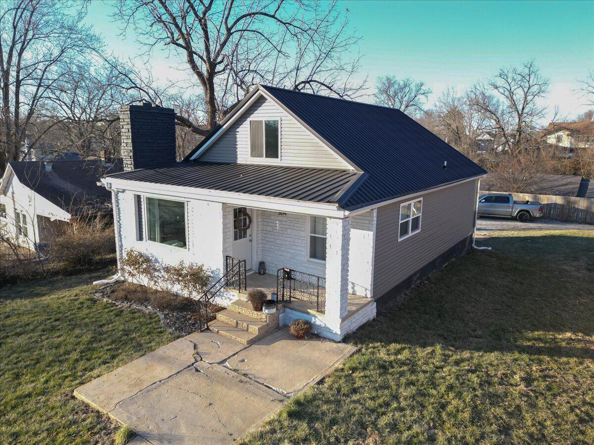 304 Center Street Property Photo 1