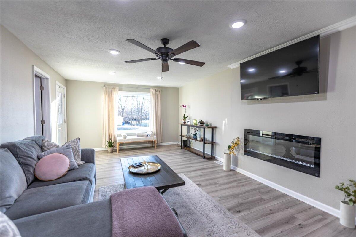304 Center Street Property Photo 3
