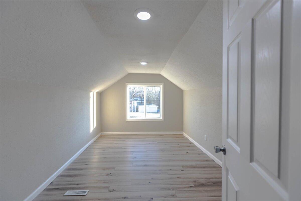 304 Center Street Property Photo 18