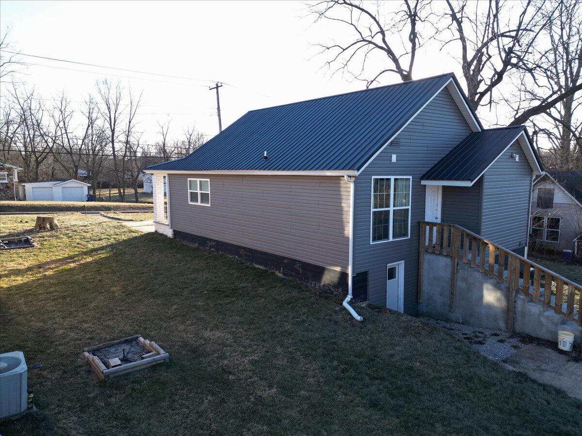 304 Center Street Property Photo 23
